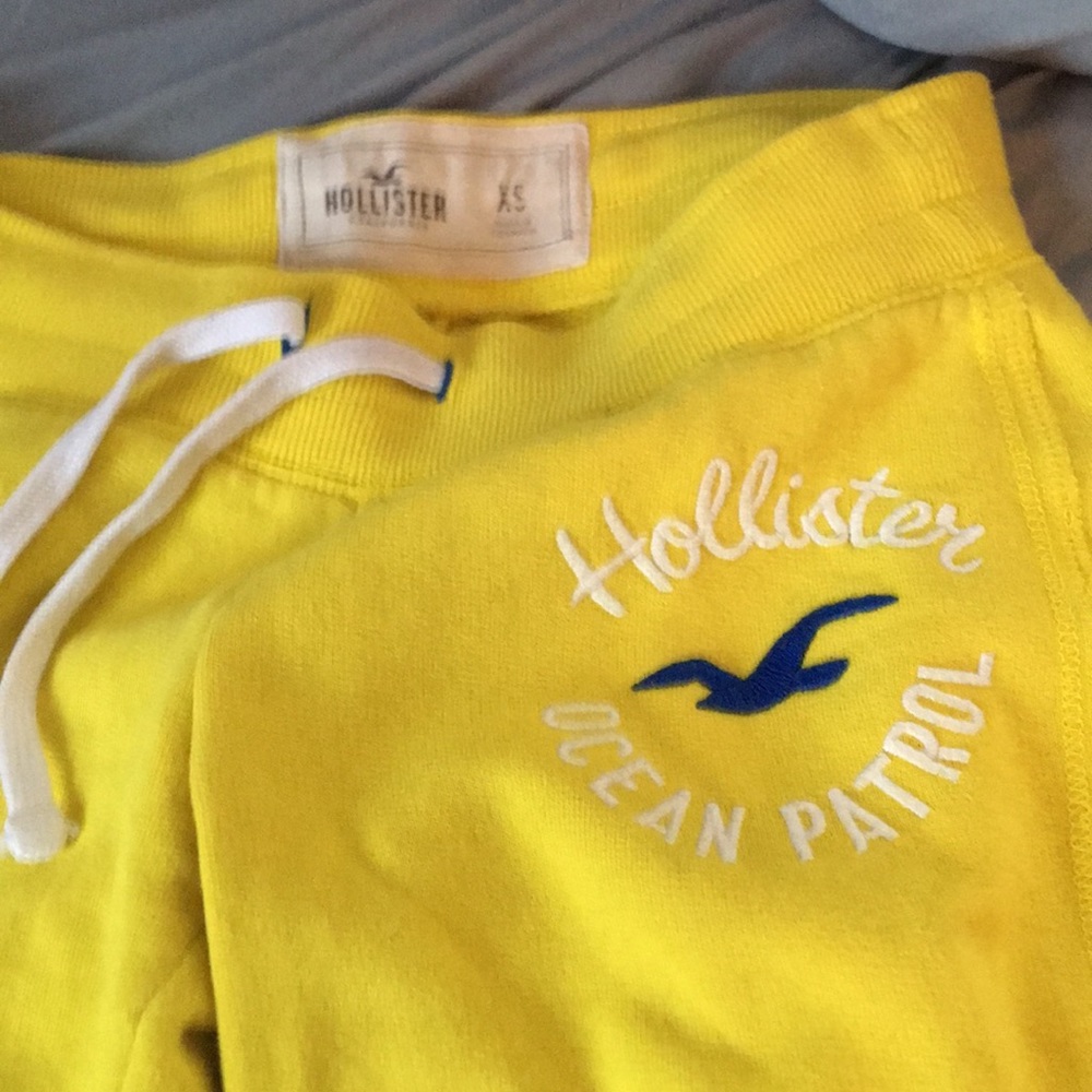 Yellow hollister sweats size xs - Picture 2 of 3